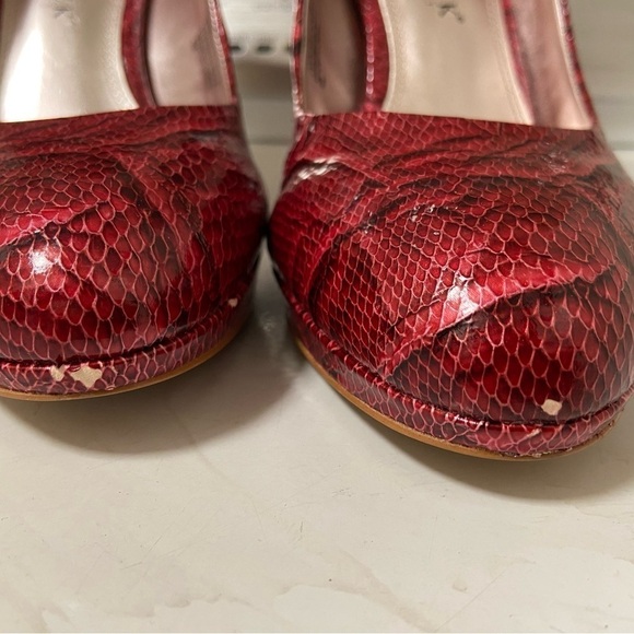 White House black market, Diane red heels size 9 - Picture 4 of 13